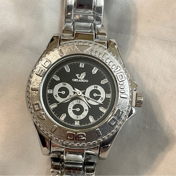 Ladies Silvertone Watch NWT - Picture 9 of 11